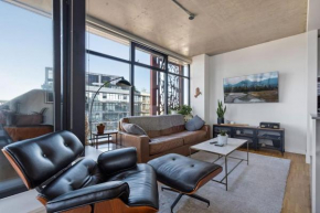 The W, Modernized 2 bedroom Downtown Highrise